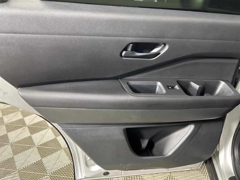 Used 2023 Nissan Pathfinder SV AWD/4WD image 16