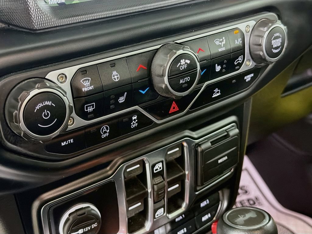 Used 2023 Jeep Wrangler Unlimited Rubicon w/ Cold Weather Group AWD/4WD image 16