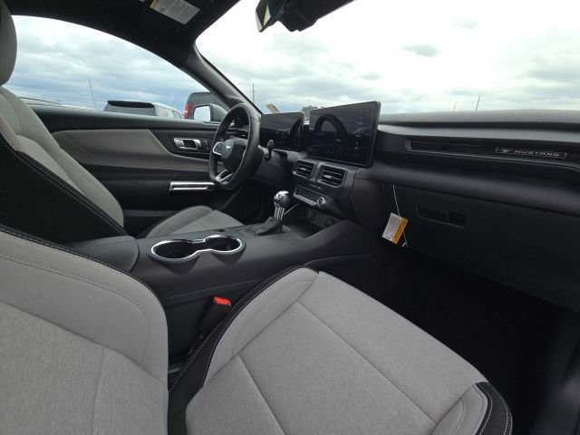 Used 2025 Ford Mustang Coupe RWD image 14