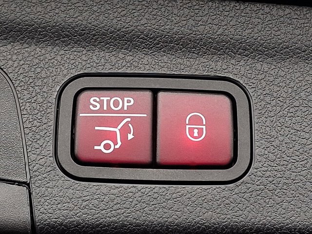 Used 2024 Mercedes-Benz GLE 350 4MATIC w/ Driver Assistance Package image 29