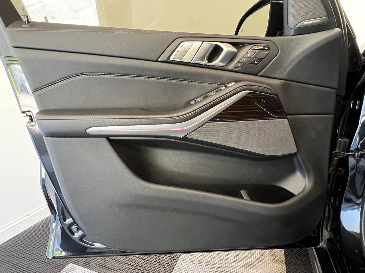 Used 2020 BMW X7 M50i w/ Executive Package image 7