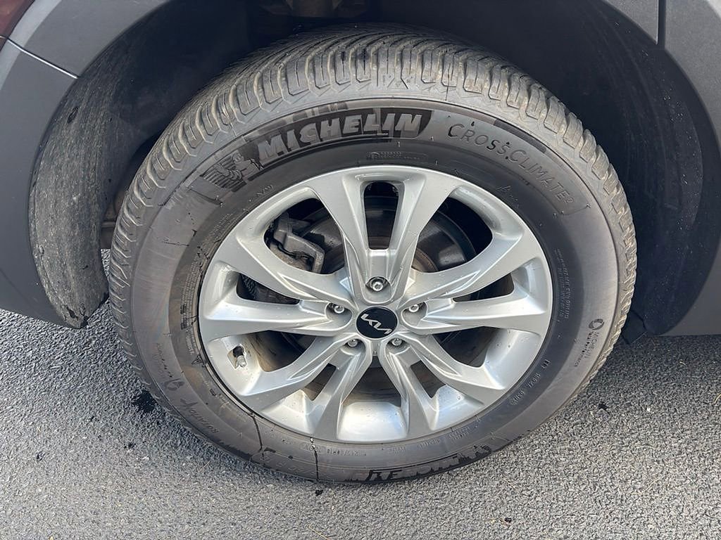 Used 2022 Kia Telluride LX image 9