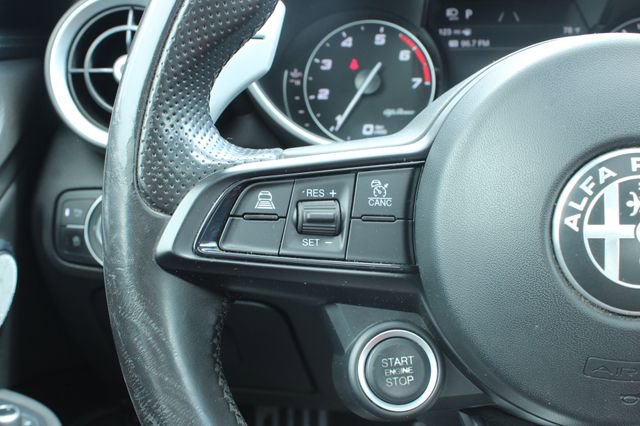 Used 2022 Alfa Romeo Giulia Veloce AWD/4WD image 25