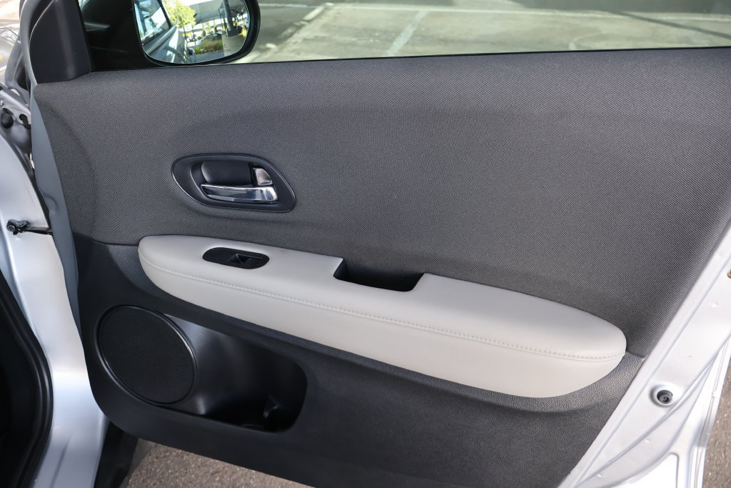 Used 2022 Honda HR-V LX image 37