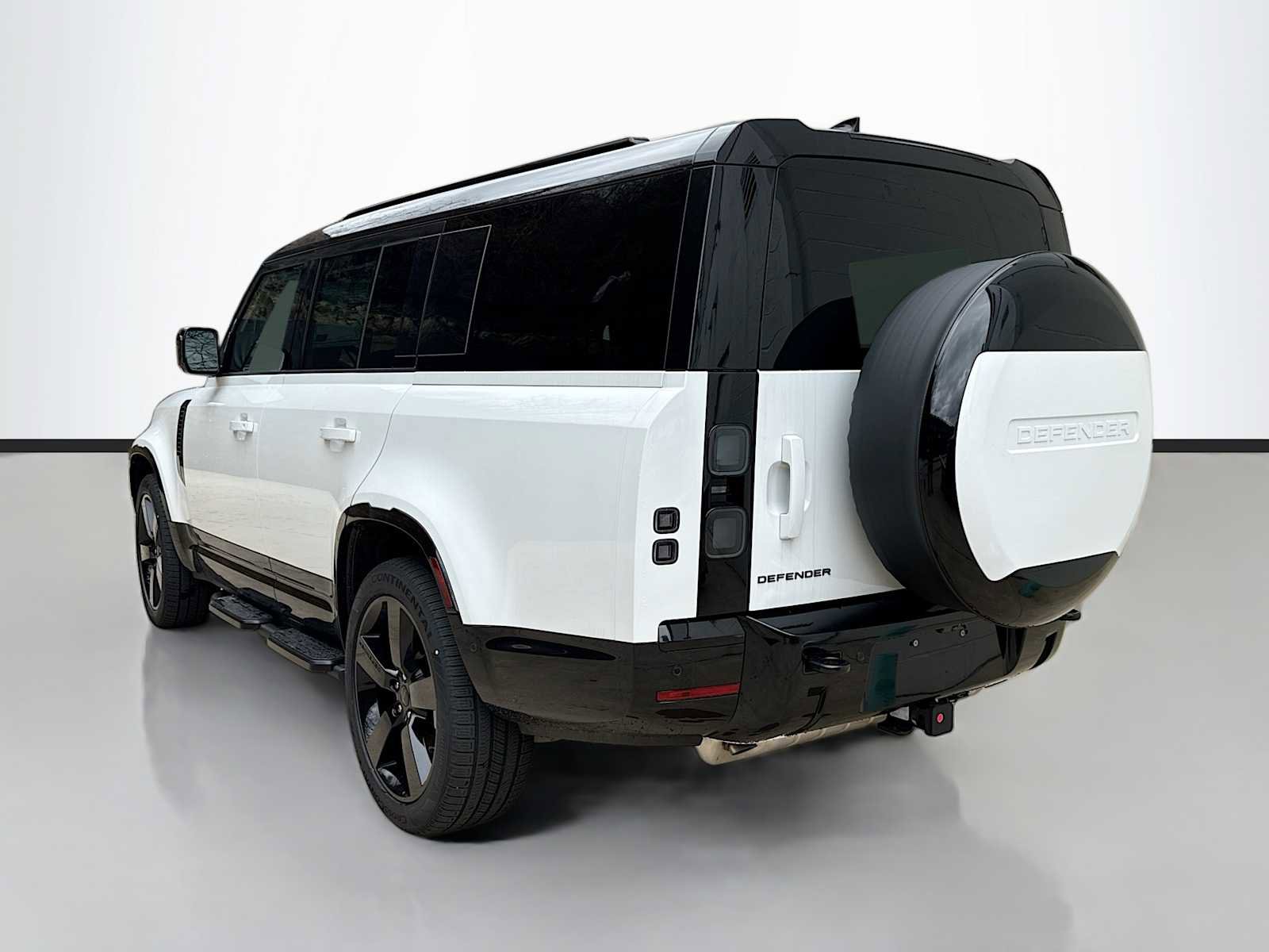 New 2026 Land Rover Defender 130 X-Dynamic SE AWD/4WD image 33