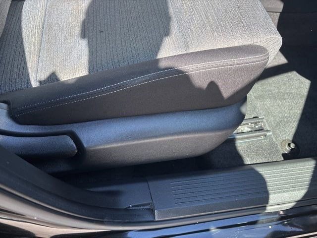 Used 2023 Nissan Rogue SV image 37