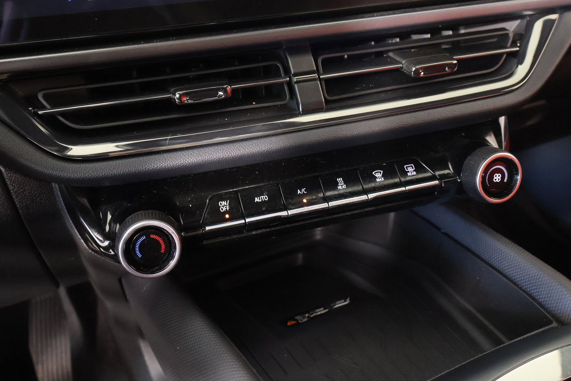 Used 2025 Chevrolet Equinox EV RS image 8