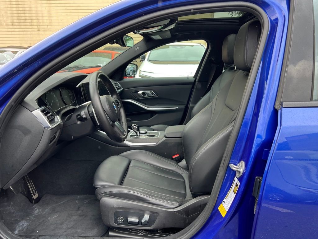 Used 2022 BMW 330i Sedan w/ M Sport Package image 12