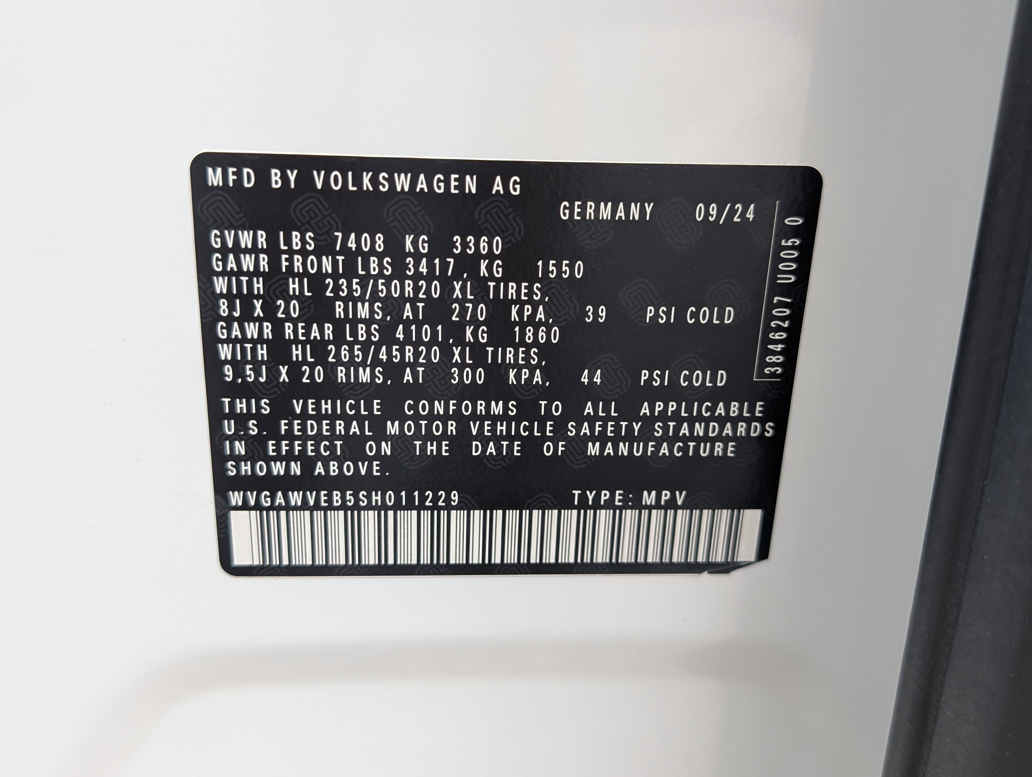Used 2025 Volkswagen ID. Buzz Pro S RWD image 38
