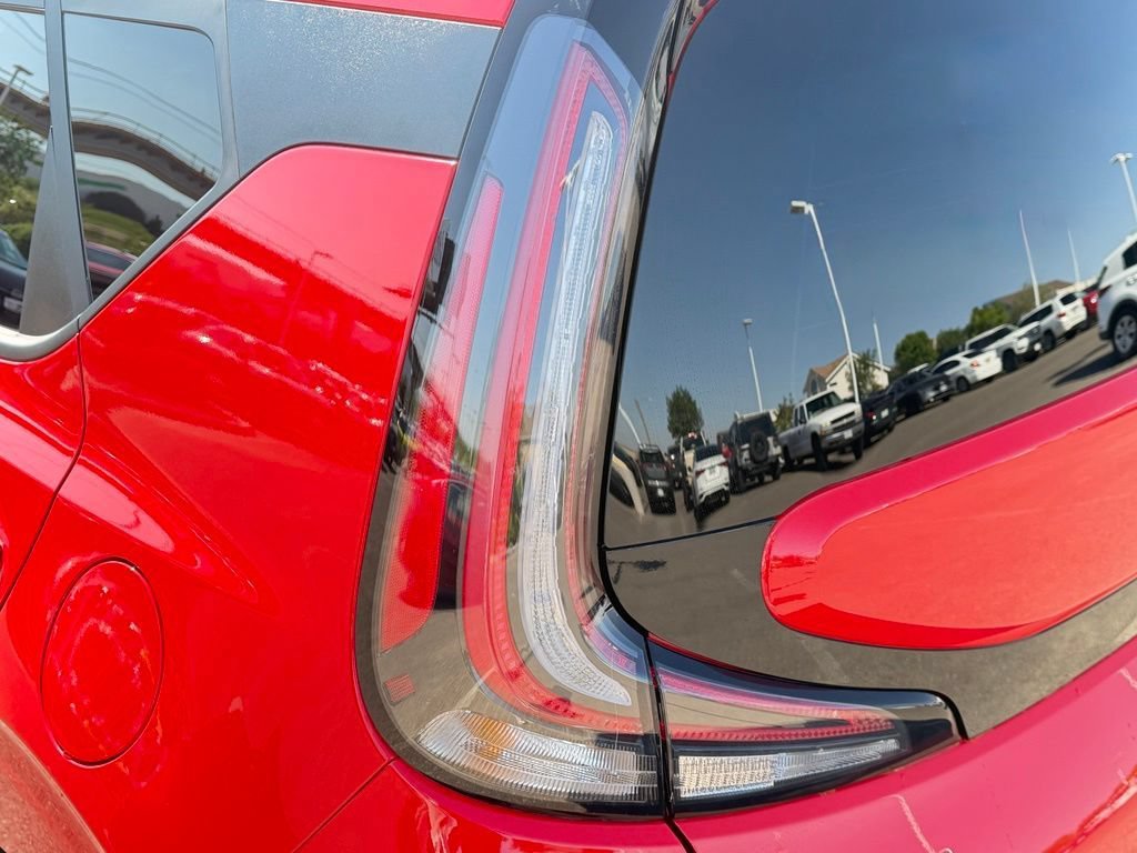 Used 2025 Kia Soul GT-Line w/ GT-Line Technology Package FWD image 10