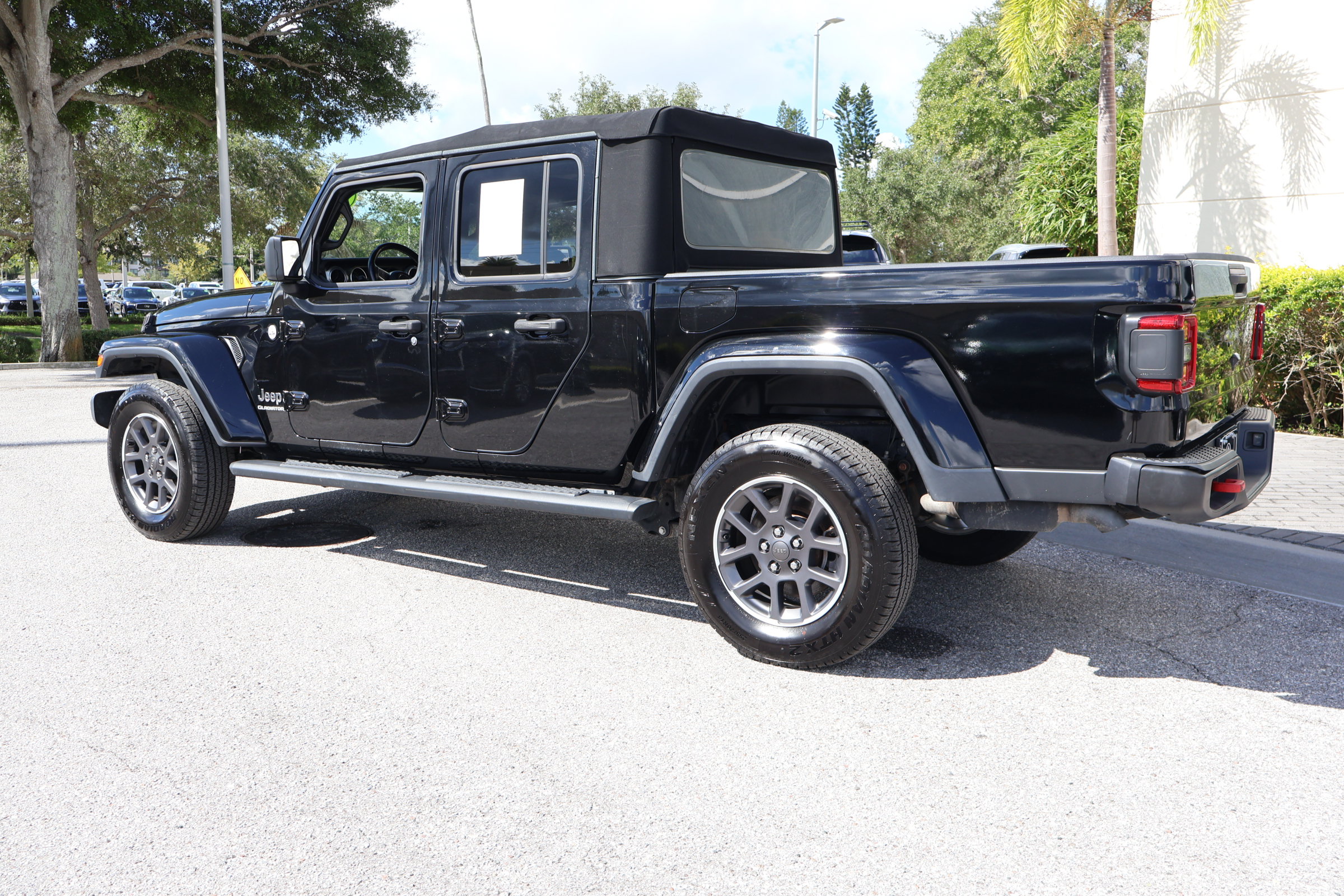Used 2020 Jeep Gladiator Overland AWD/4WD image 6