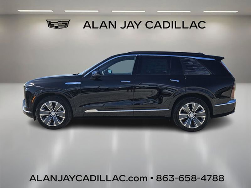 New 2026 Cadillac Vistiq Luxury image 2