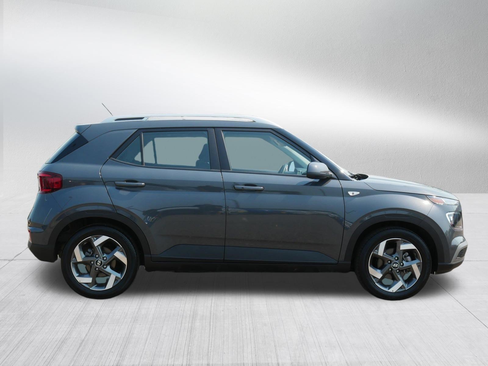 Used 2025 Hyundai Venue SEL FWD image 8