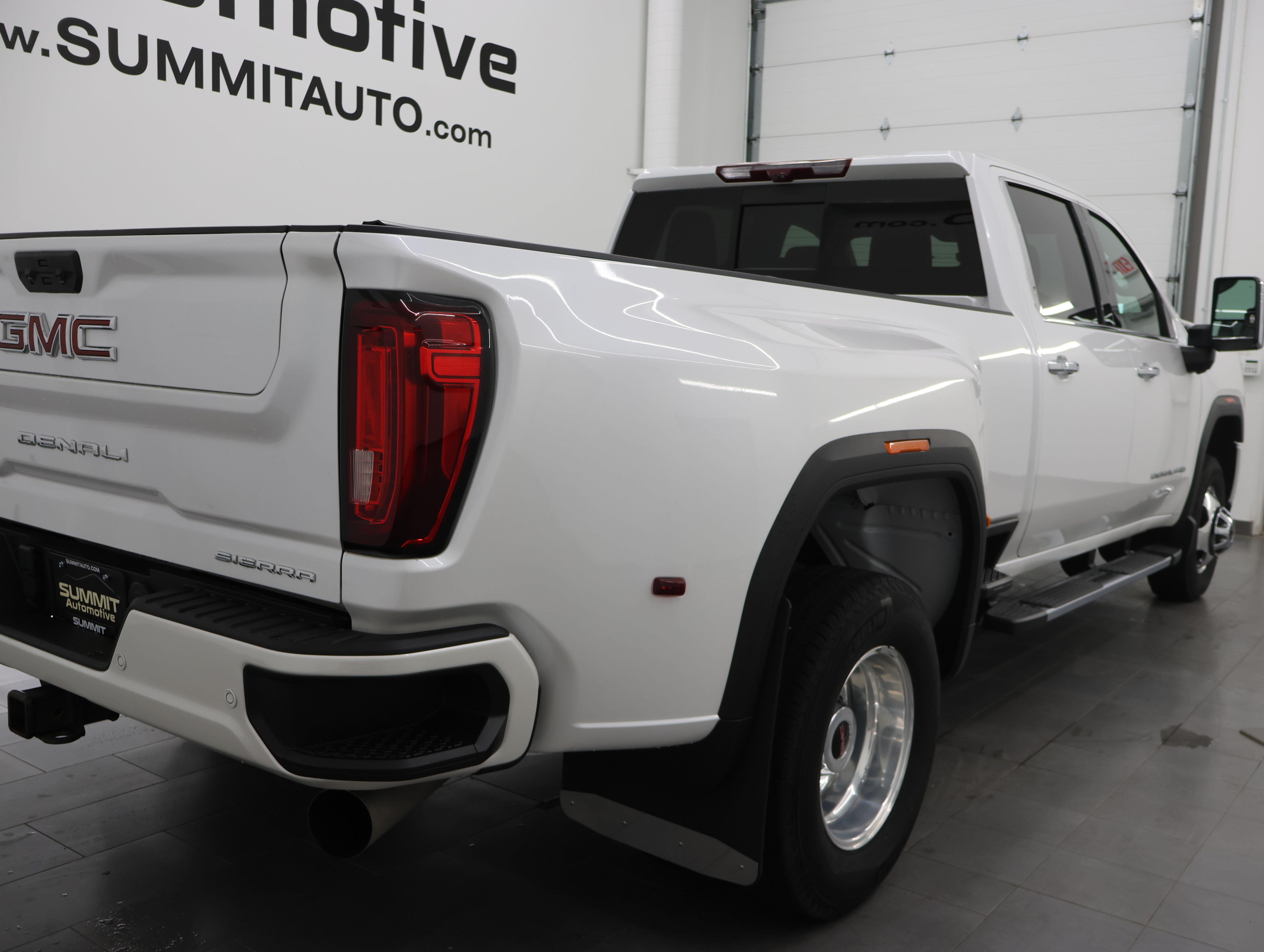 Used 2022 GMC Sierra 3500 Denali w/ Denali Ultimate Package AWD/4WD image 4