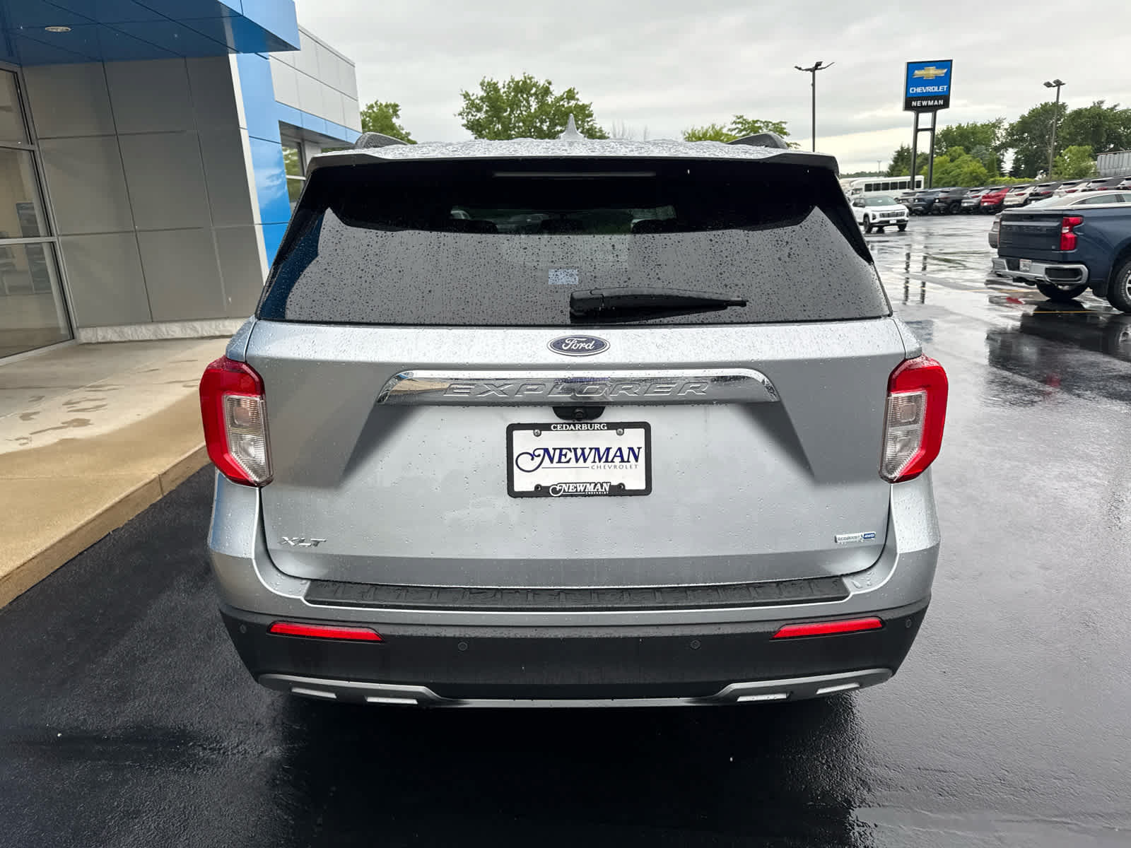 Used 2020 Ford Explorer XLT w/ Equipment Group 202A AWD/4WD image 8