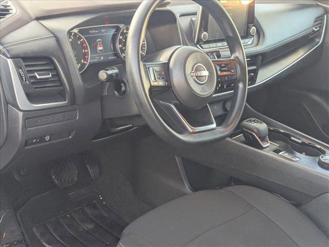 Used 2023 Nissan Rogue S image 10