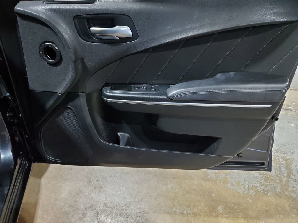 Used 2018 Dodge Charger R/T w/ Navigation & Travel Group image 16