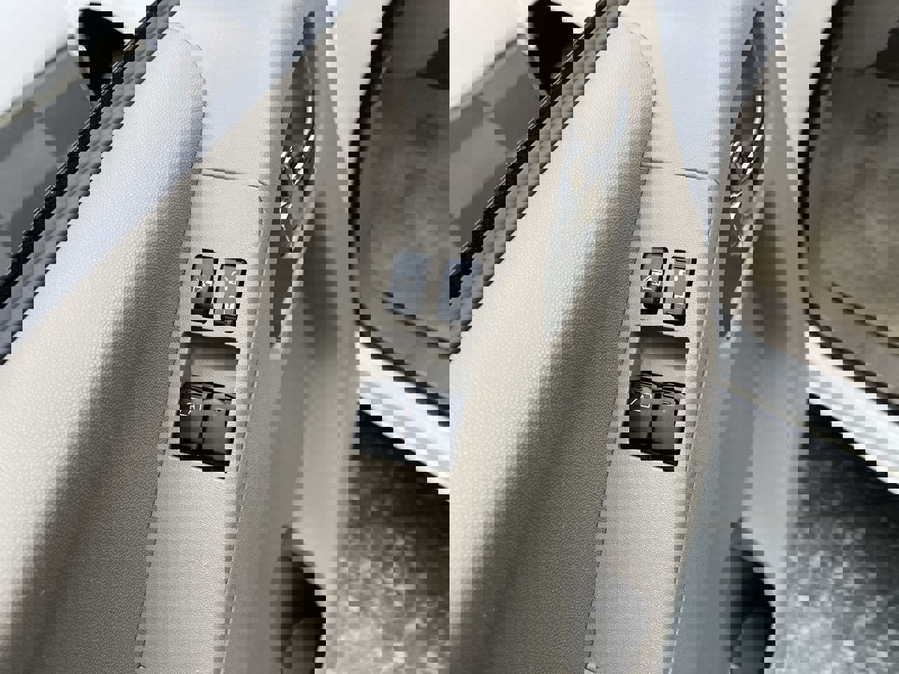 Used 2010 Nissan Frontier SE w/ SE Value Truck Pkg image 8