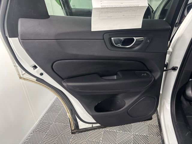 Used 2021 Volvo XC60 T5 Momentum image 13