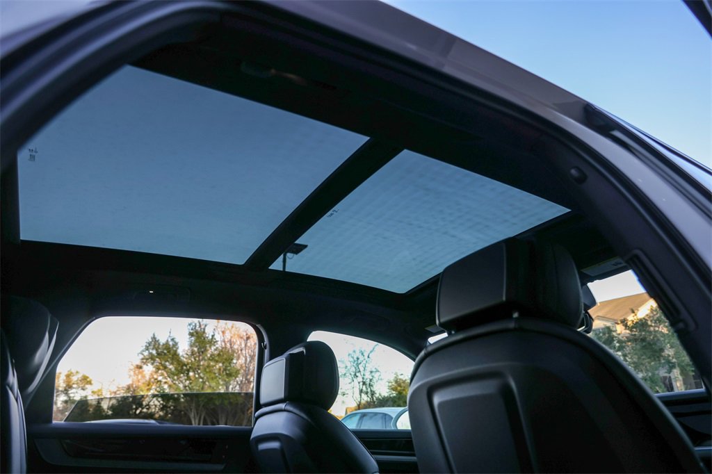 Used 2025 Porsche Cayenne image 28