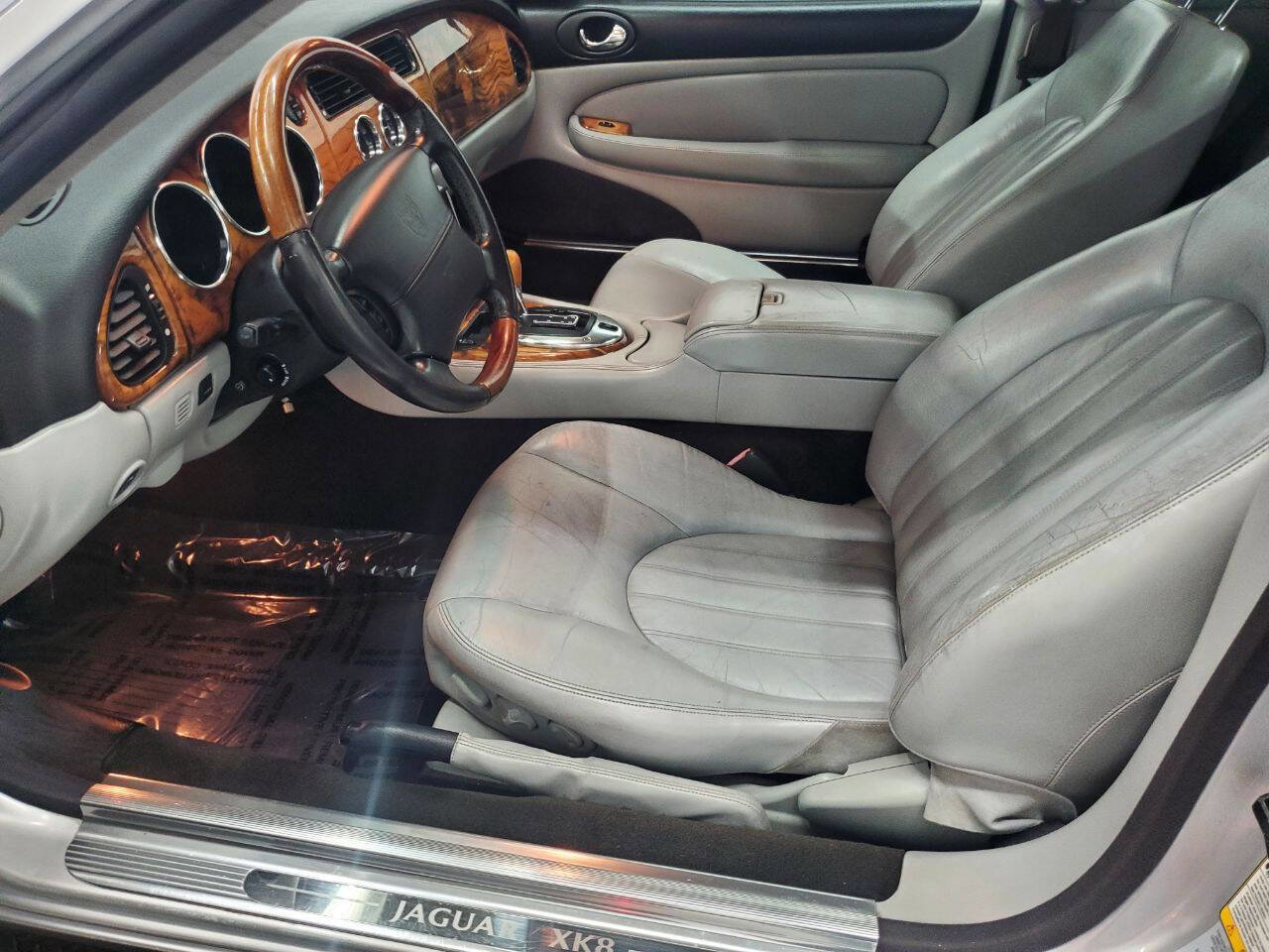 Used 2004 Jaguar XK8 Convertible image 9