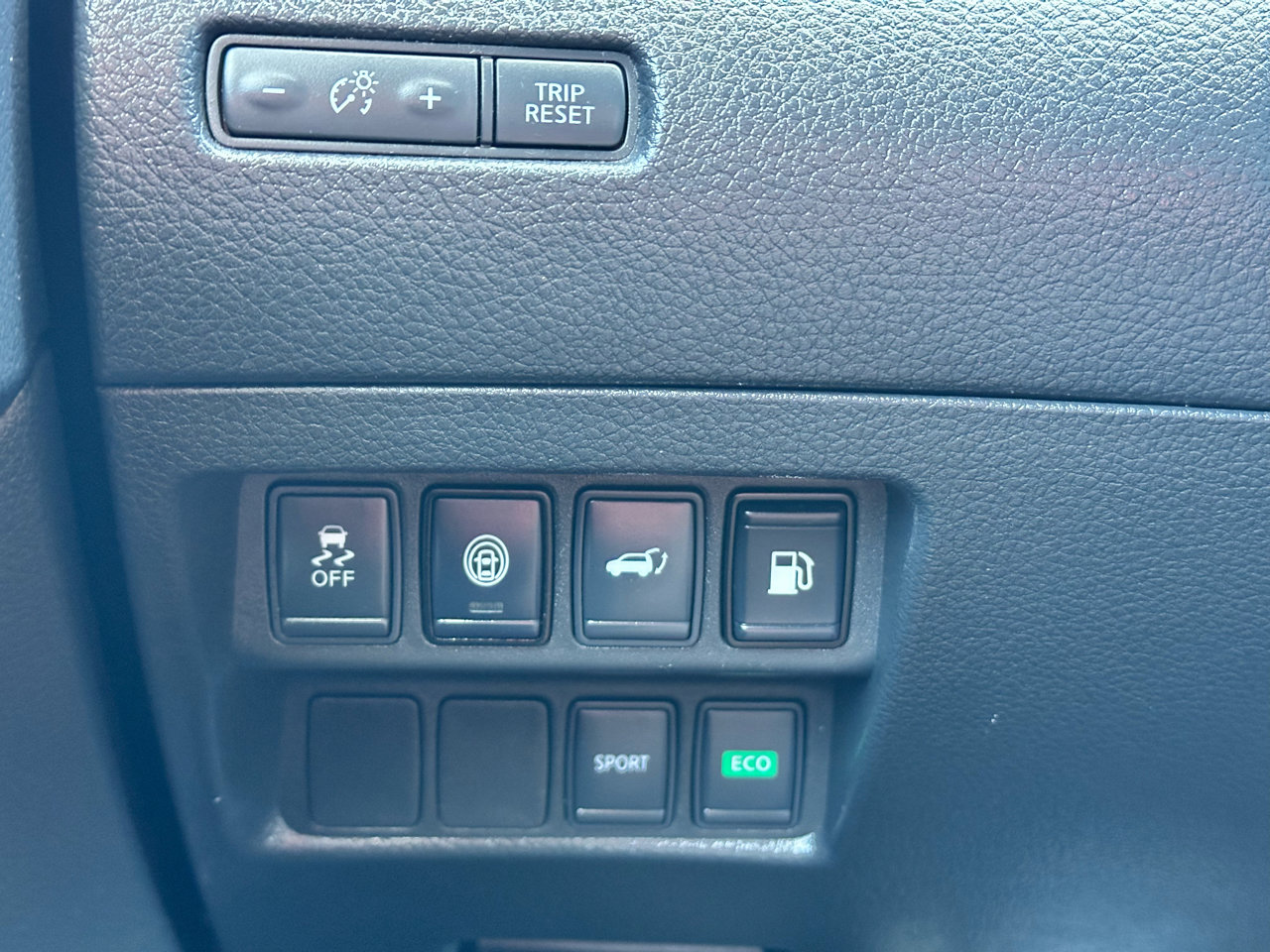 Used 2020 Nissan Rogue SV image 19