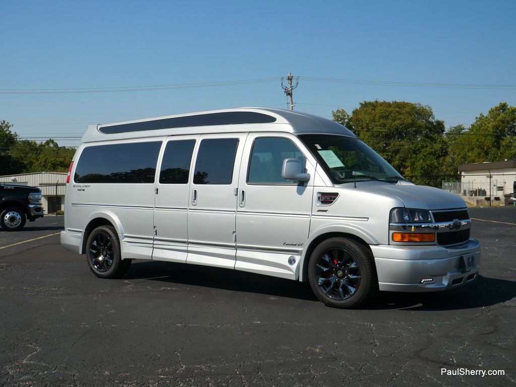 Used 2023 Chevrolet Express 2500 Extended image 19