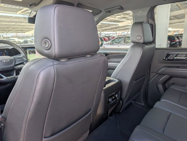 Used 2025 Chevrolet Suburban Z71 image 26