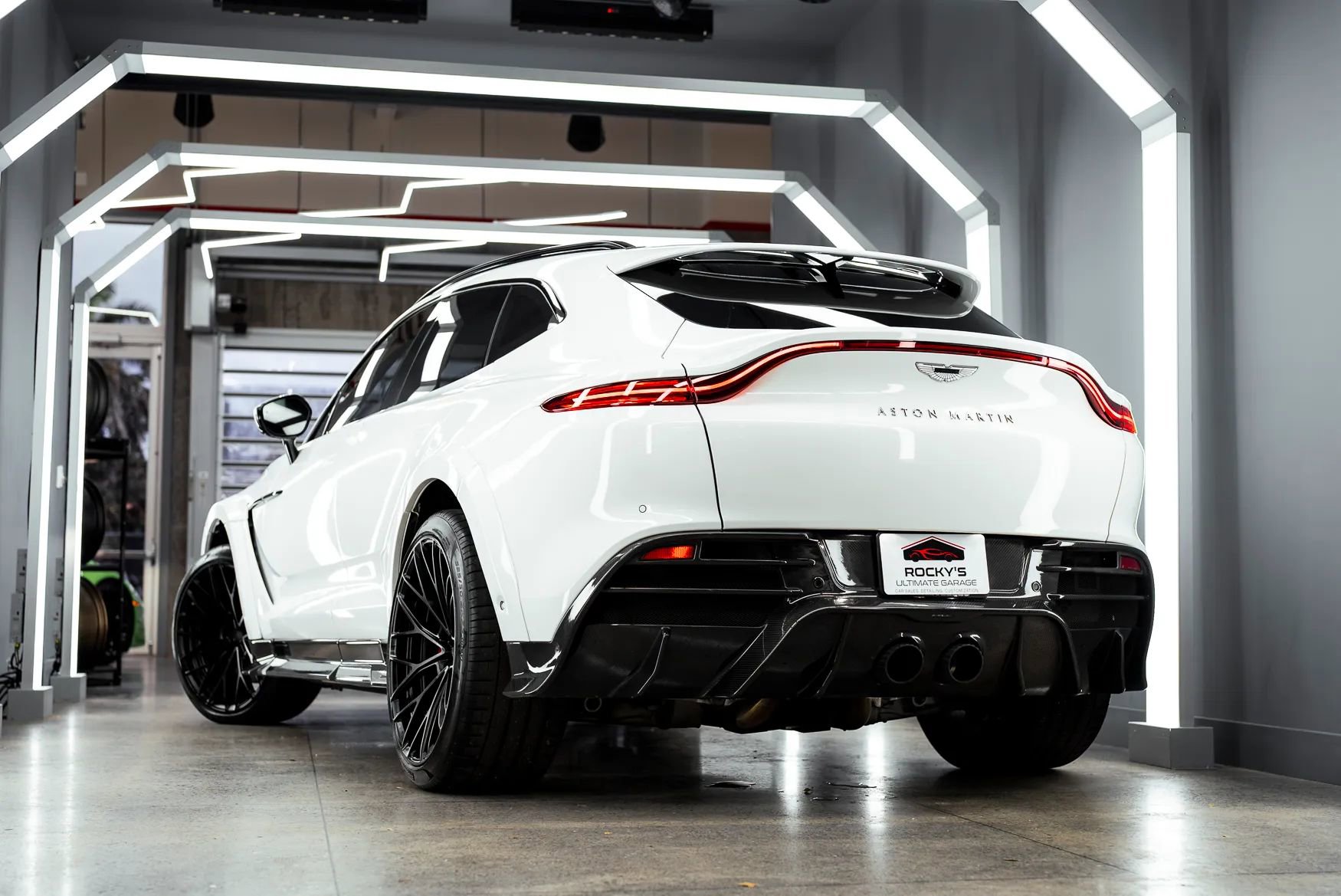 Used 2021 Aston Martin DBX AWD/4WD image 13