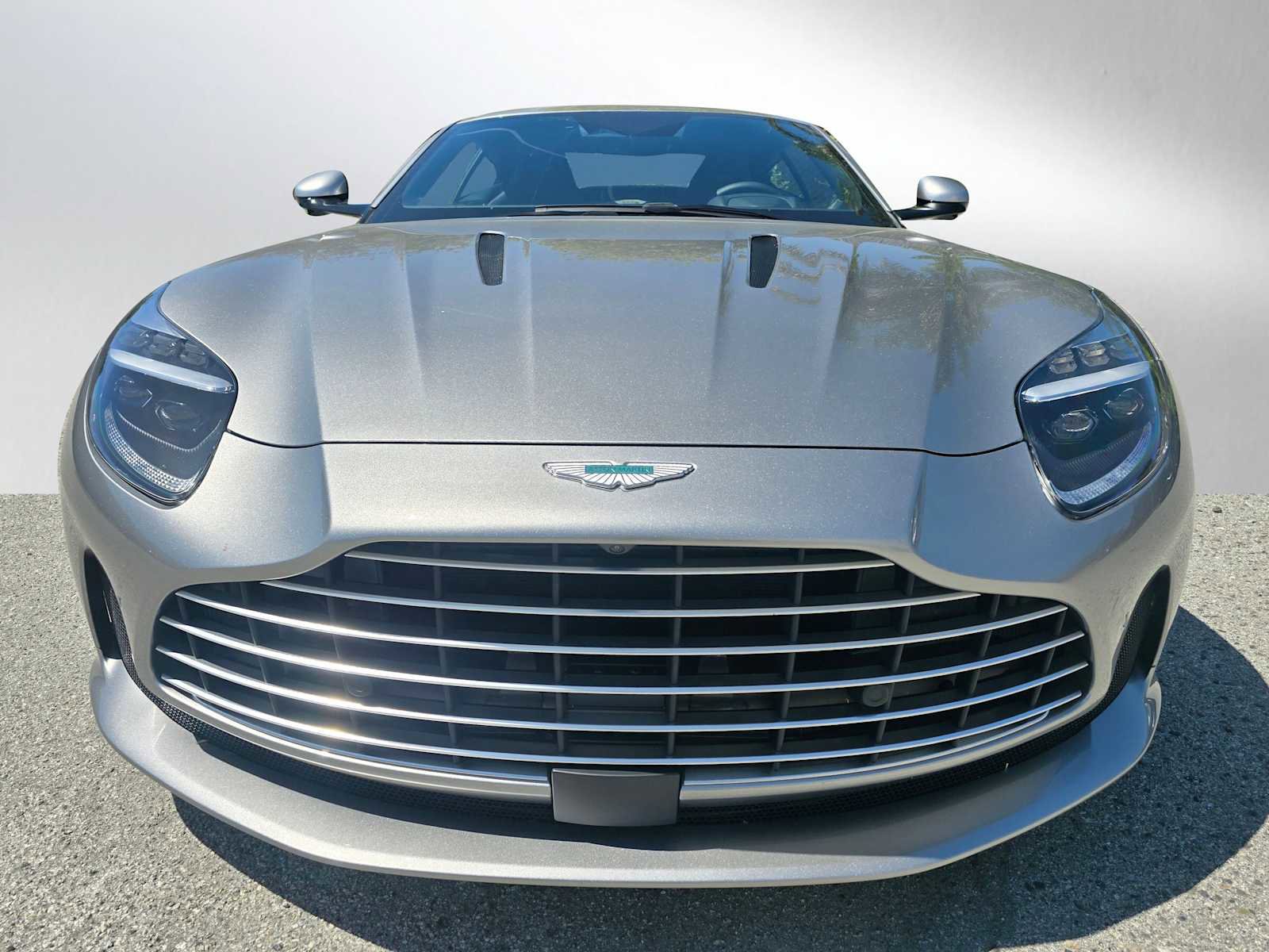 Used 2024 Aston Martin DB12 Coupe image 8