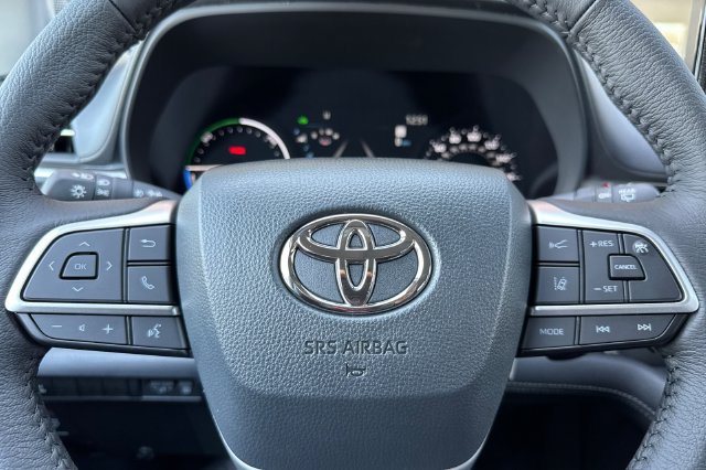 New 2026 Toyota Sienna XLE AWD/4WD image 27