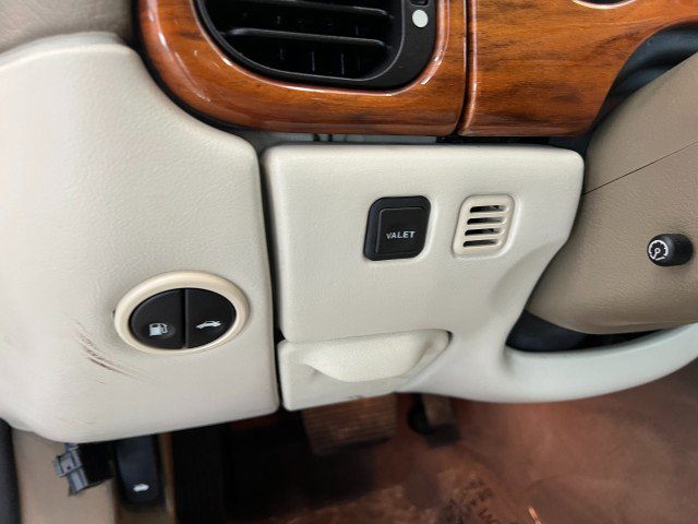 Used 1999 Jaguar XK8 Convertible image 25