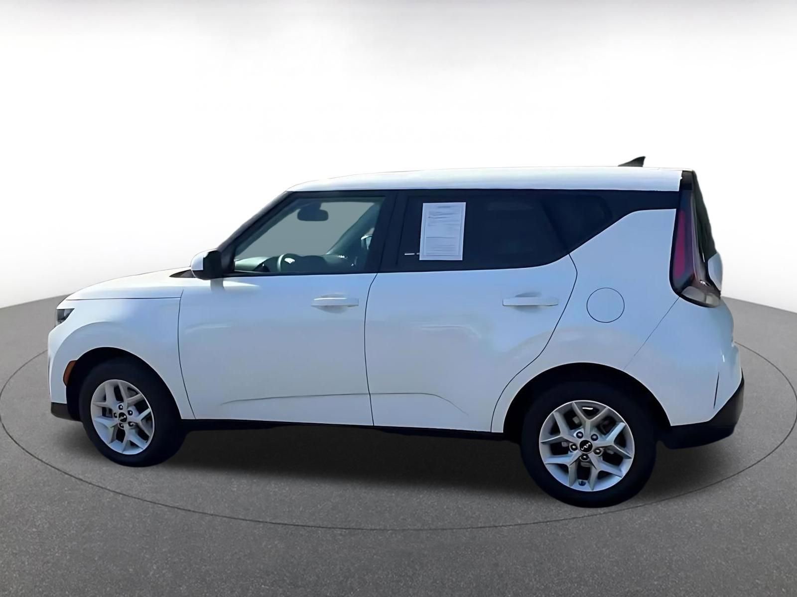 Used 2025 Kia Soul LX w/ LX Technology Package image 10