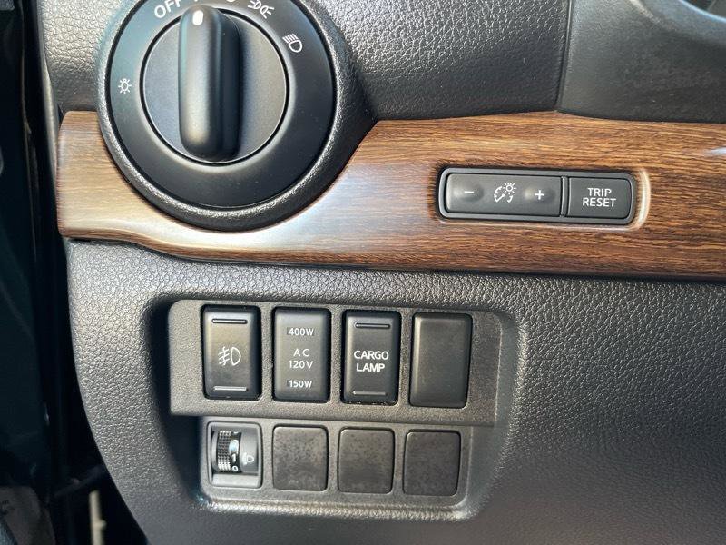 Used 2016 Nissan Titan Platinum Reserve image 37