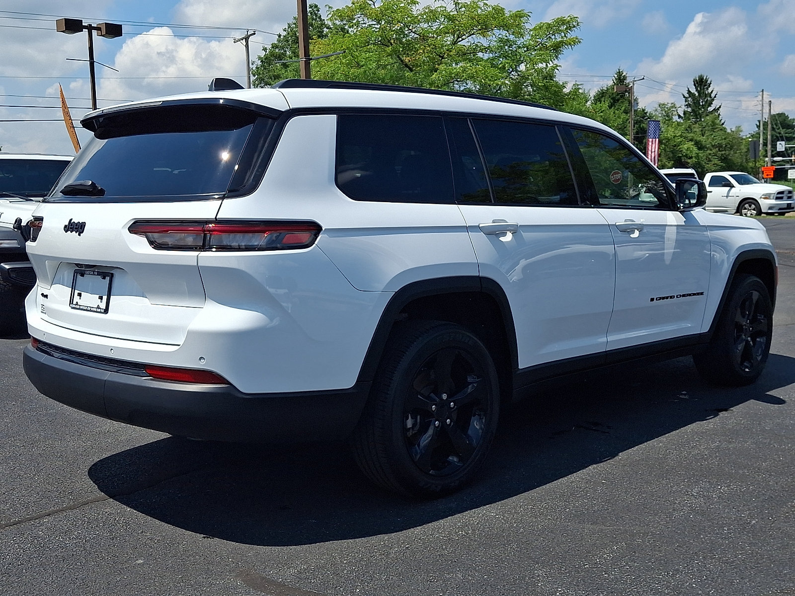 Used 2023 Jeep Grand Cherokee L Laredo AWD/4WD image 4