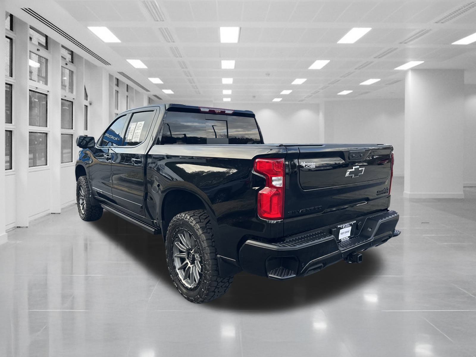 Certified 2025 Chevrolet Silverado 1500 High Country AWD/4WD image 7
