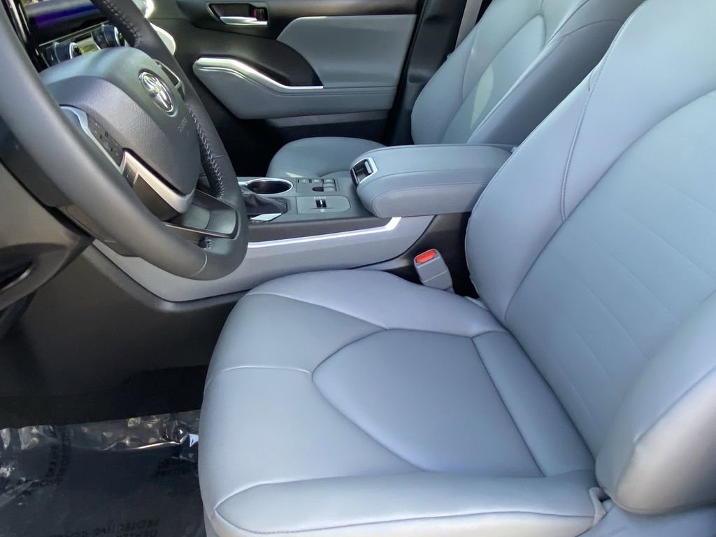 Certified 2026 Toyota Highlander XLE image 23