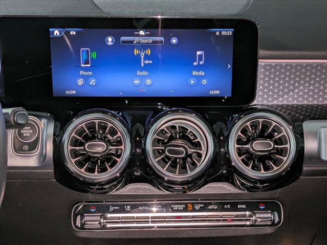 Used 2025 Mercedes-Benz GLB 250 image 17