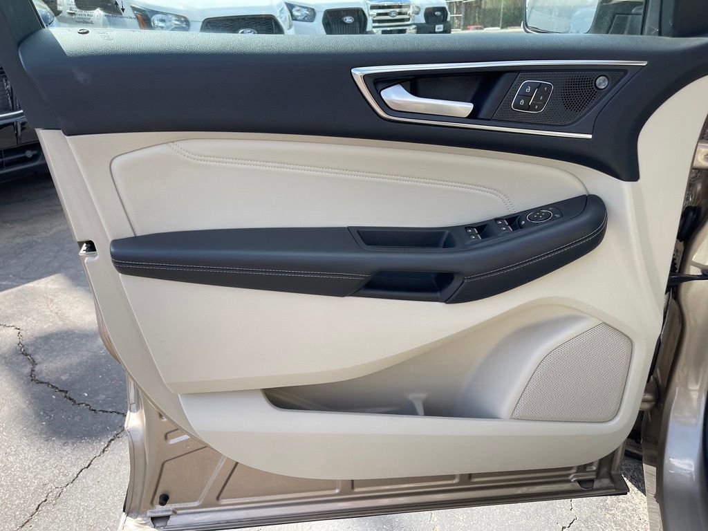 Used 2020 Ford Edge Titanium image 18