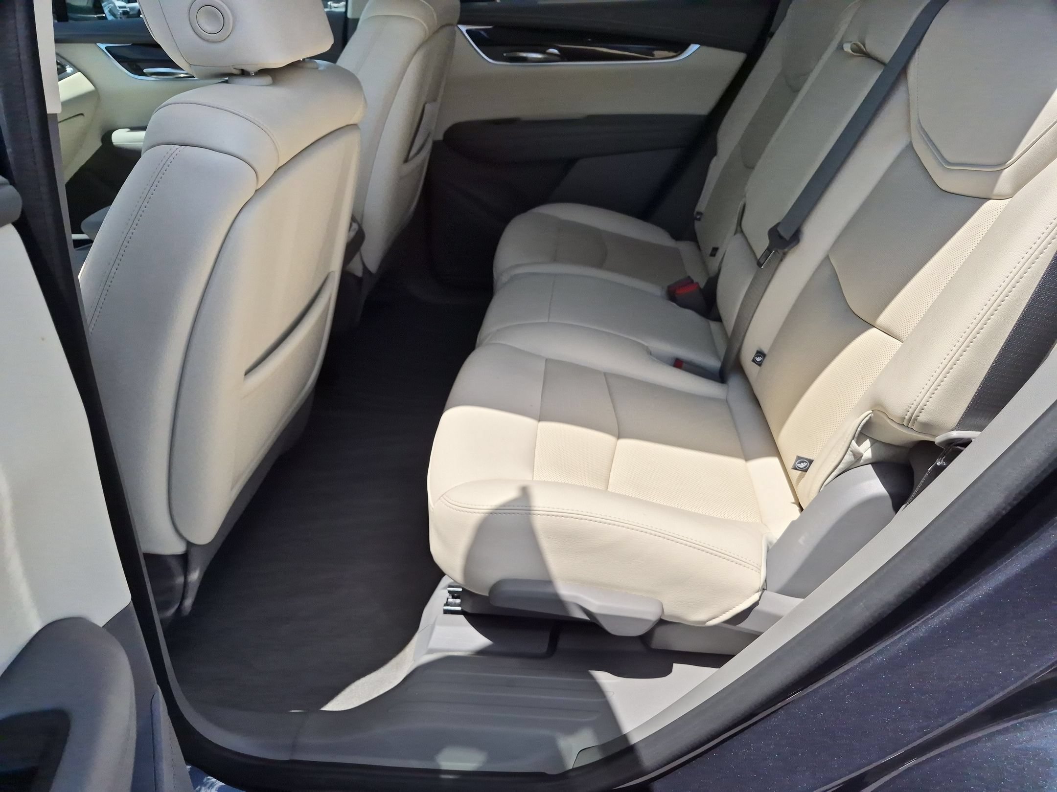Certified 2021 Cadillac XT6 Premium Luxury w/ LPO, Floor Liner Package FWD image 22