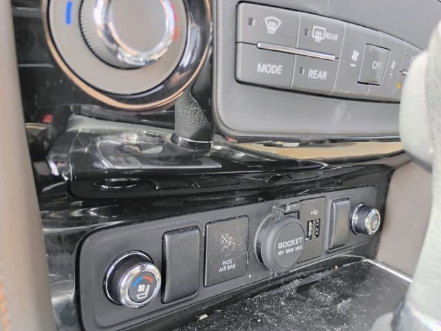 Used 2019 Nissan Armada Platinum w/ Captain's Chairs Package image 24