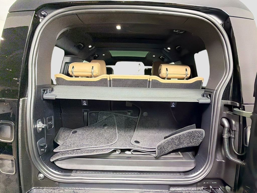 New 2026 Land Rover Defender 130 X-Dynamic SE AWD/4WD image 28