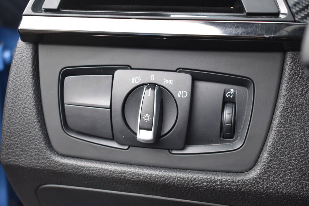 Used 2015 BMW M4 Convertible image 19