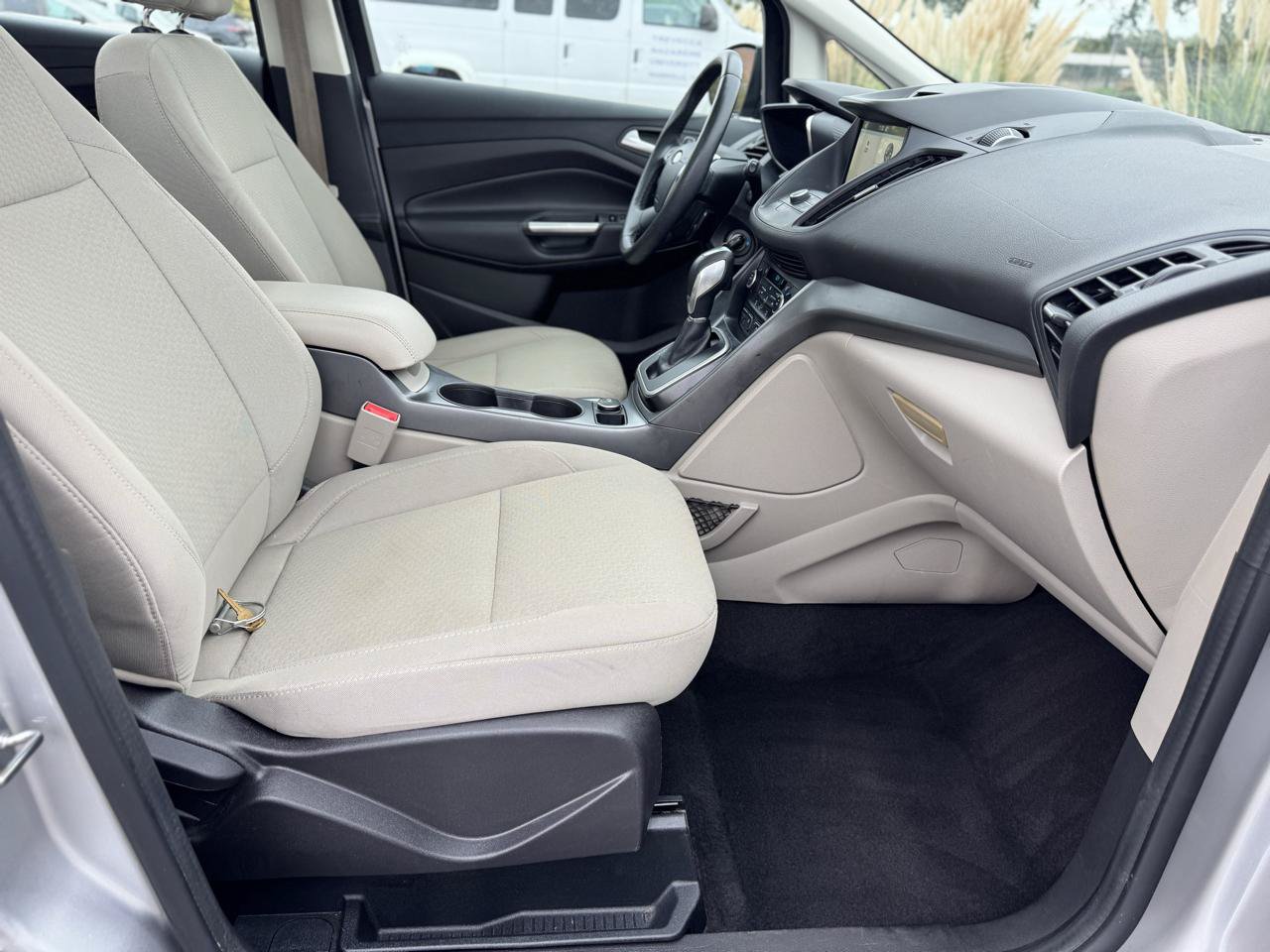 Used 2017 Ford C-MAX Energi SE w/ Equipment Group 401A FWD image 24