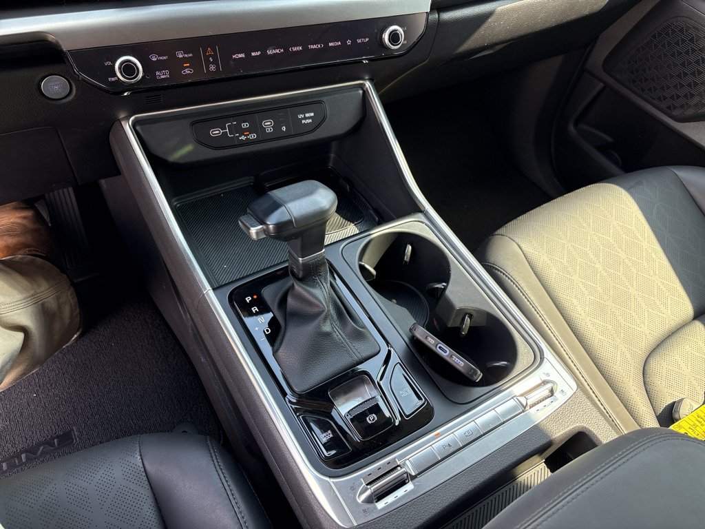Used 2025 Kia Carnival SX w/ SX Dark Edition Package FWD image 22