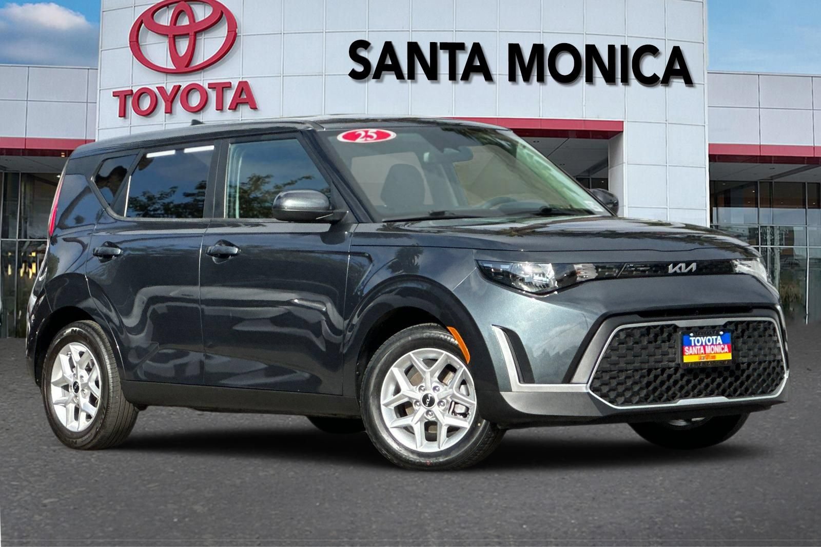 Used 2025 Kia Soul LX w/ LX Technology Package FWD image 2
