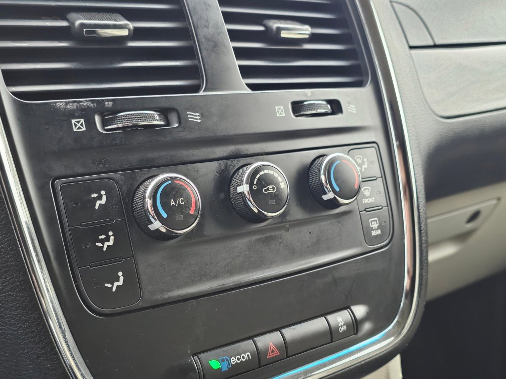 Used 2014 RAM C/V Tradesman image 7