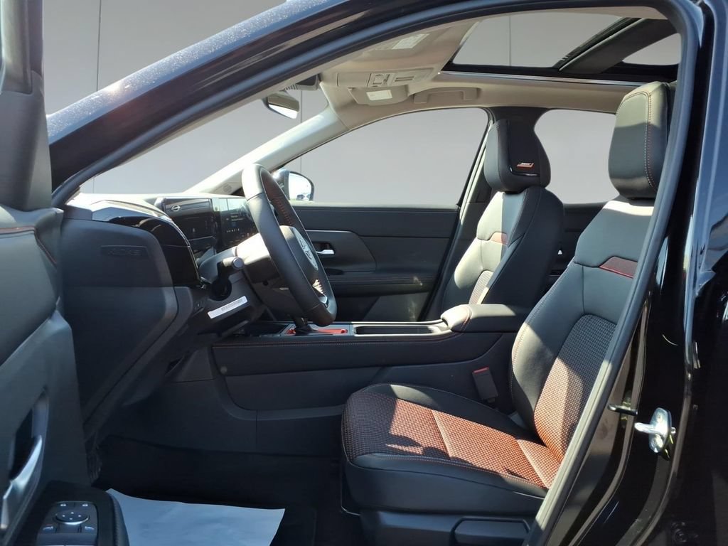 New 2026 Nissan Kicks SR w/ SR Premium Package FWD image 13
