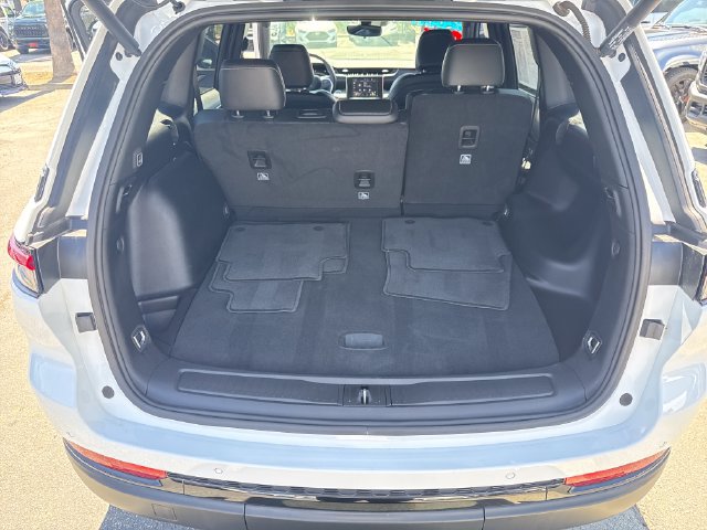 Used 2023 Jeep Grand Cherokee Altitude RWD image 21