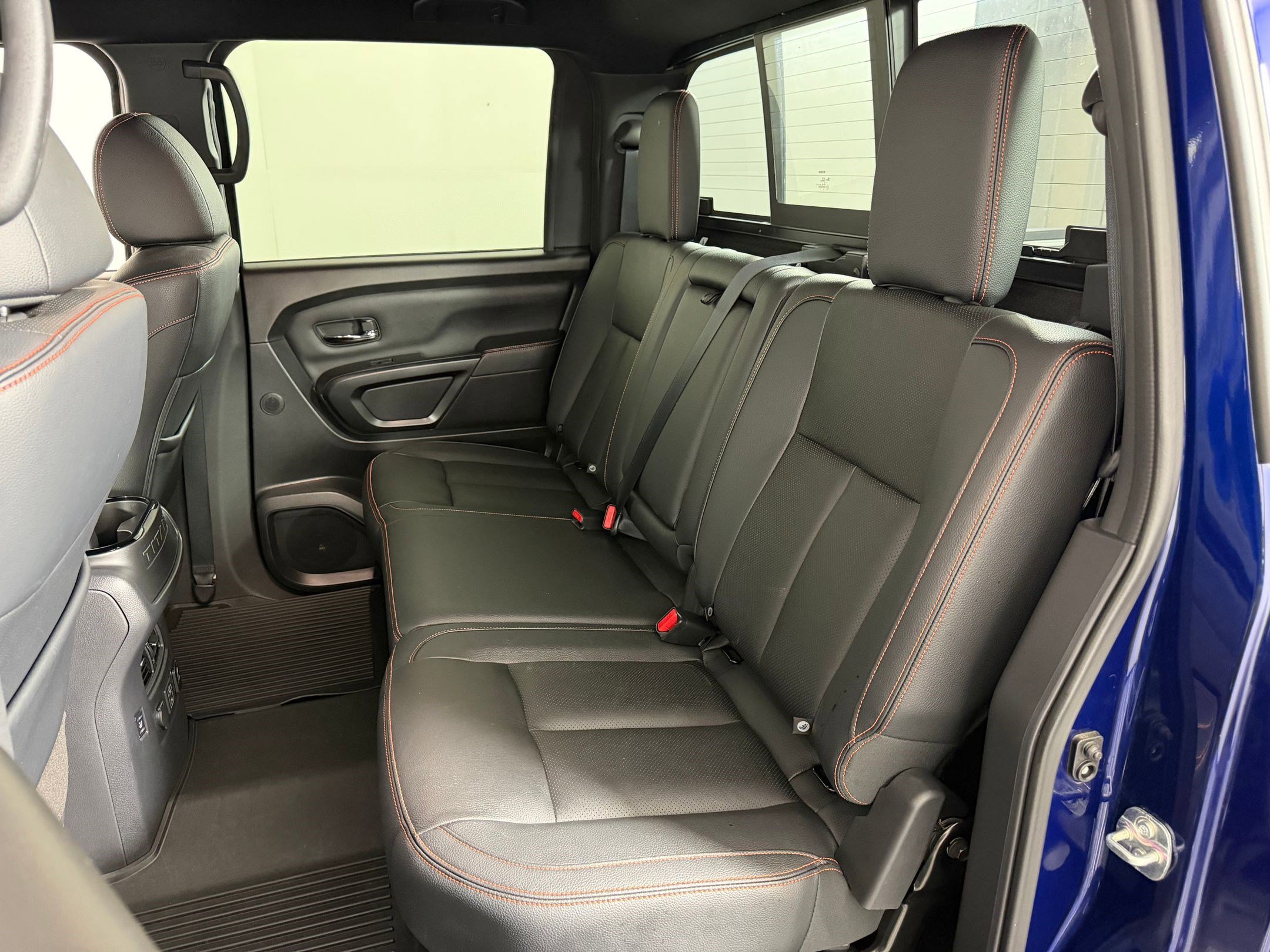 Used 2024 Nissan Titan PRO-4X w/ Pro-4x Convenience Package AWD/4WD image 12